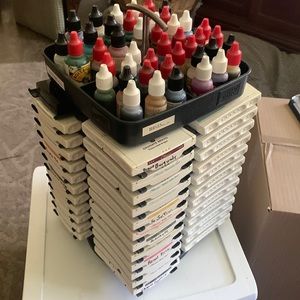 Caddy that hold stamping ink pads and ink fillers.
